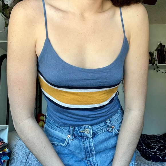 Basic PacSun tank - Picture 2 of 3